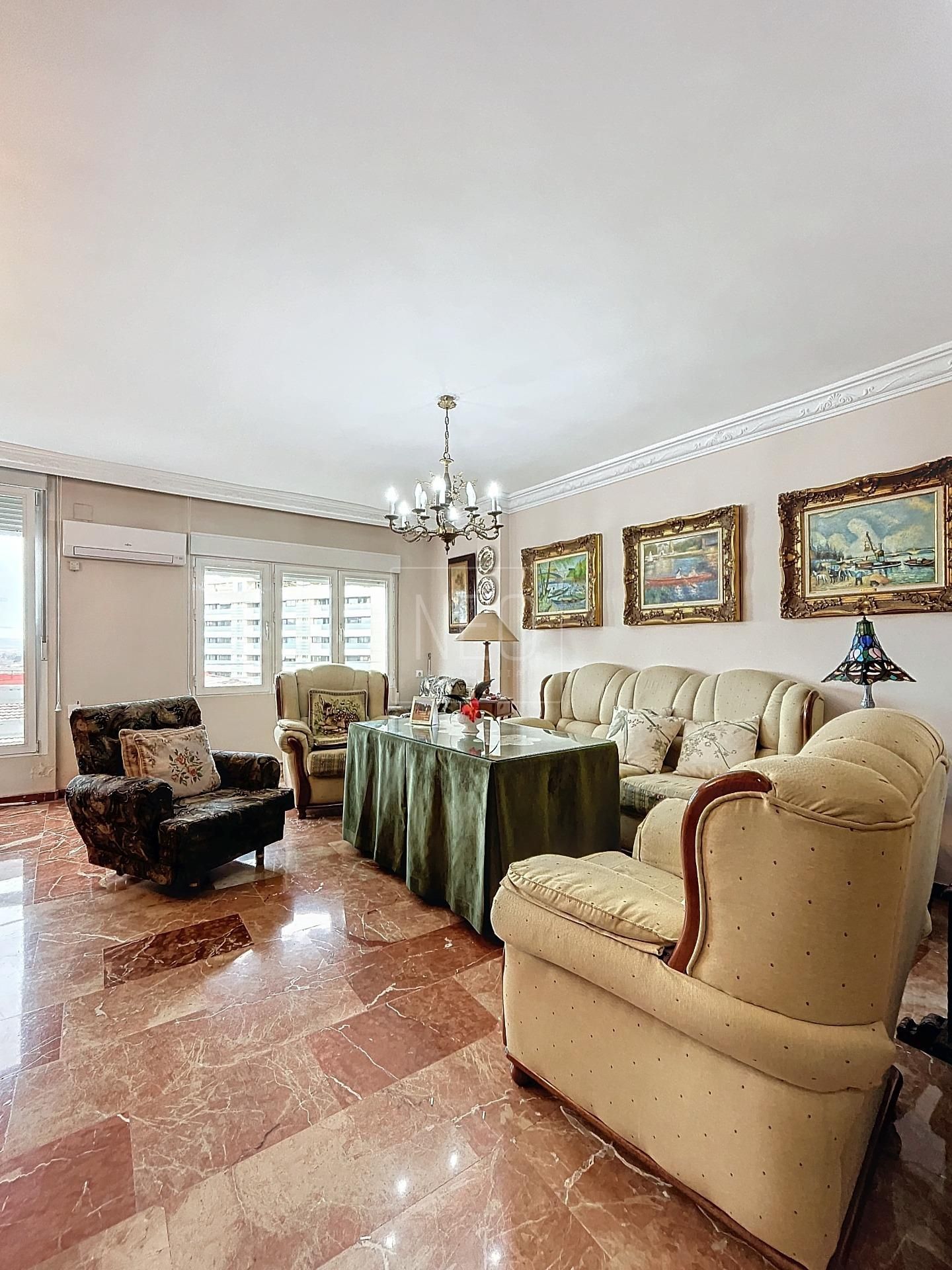 Sala d'estar de Pis en venda en  Granada Capital amb Aire condicionat, Calefacció i Parquet