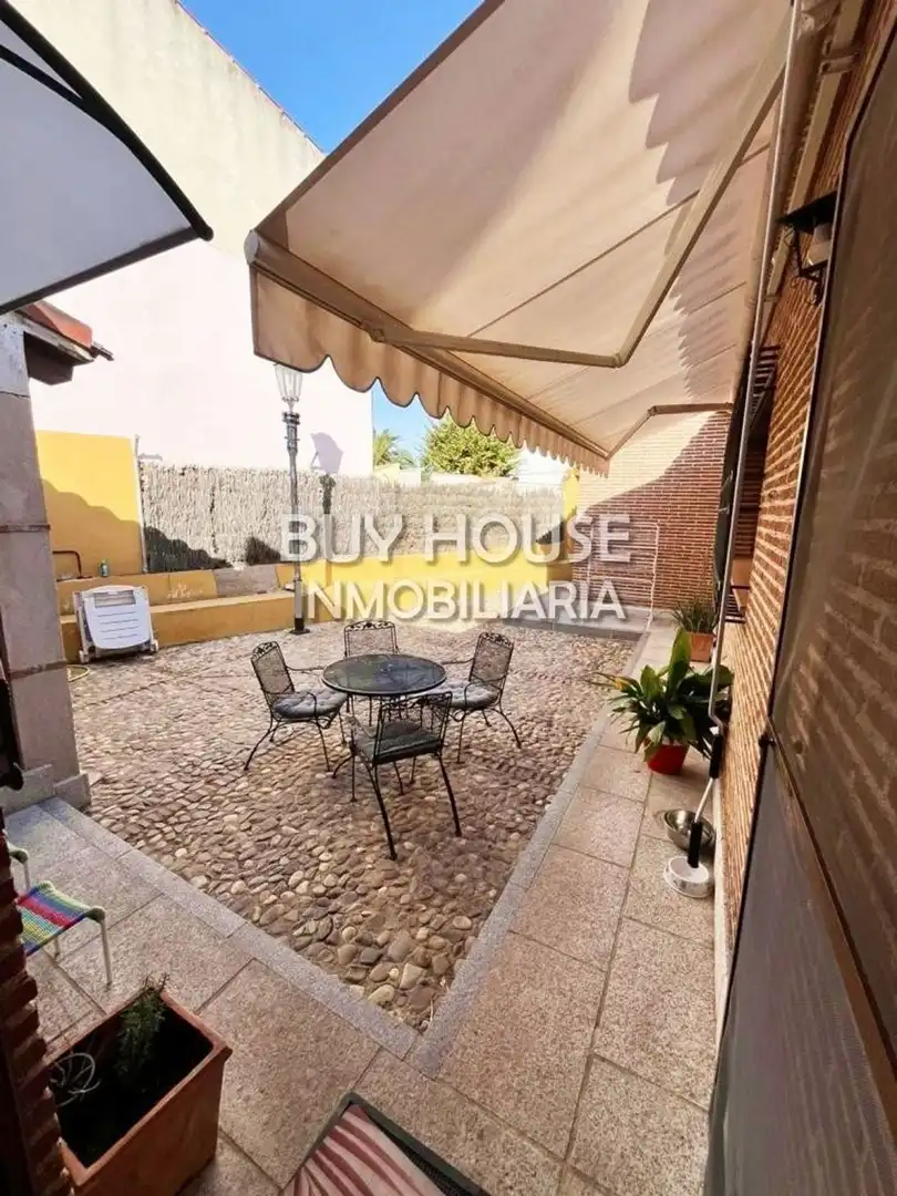 Chalet con jardín en venta en Calle Pocilla 17