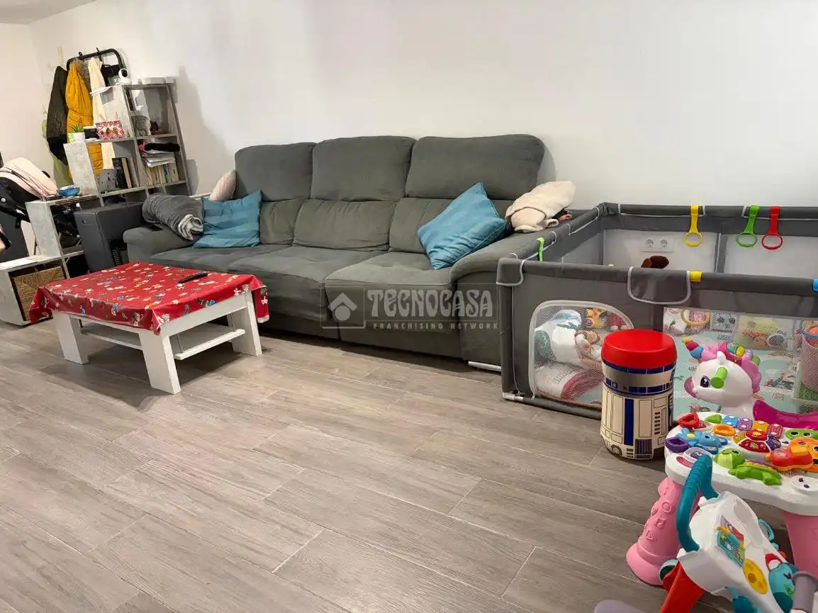 Sala de estar de Casa adosada en venta en Sevilla con Aire acondicionado
