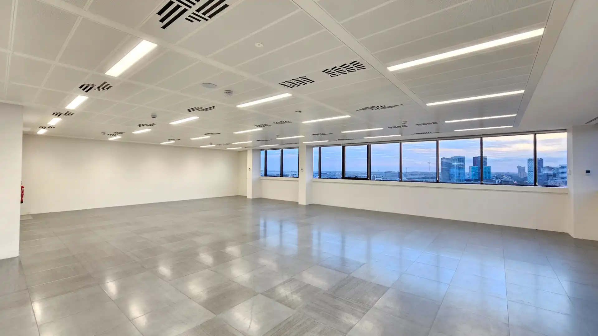 Büro zur Miete in Barcelona mit Klimaanlage, Heizung und Alarm