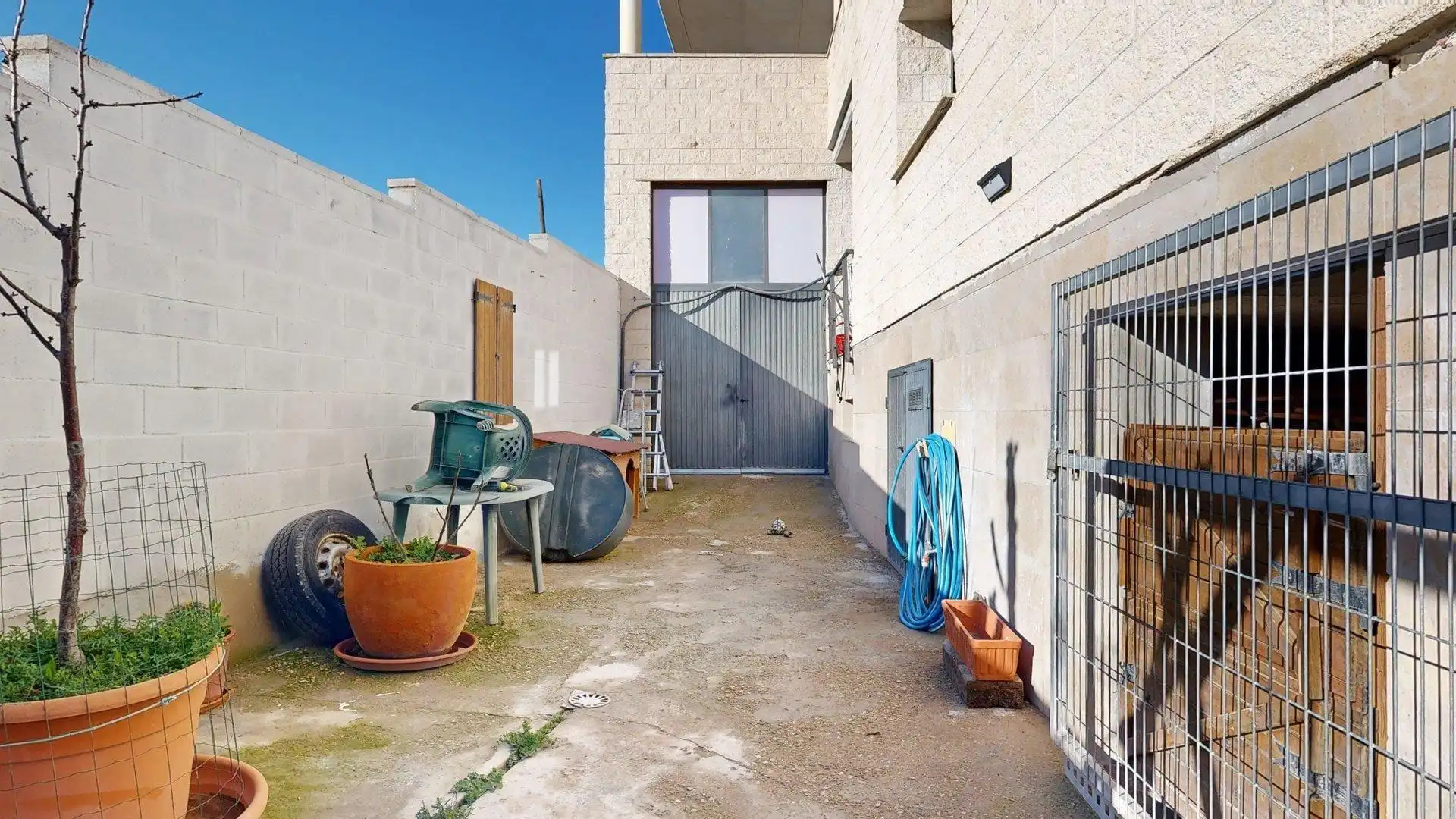 Außenansicht von Haus oder Chalet zum Verkauf in Nuez de Ebro mit Klimaanlage, Heizung und Privatgarten