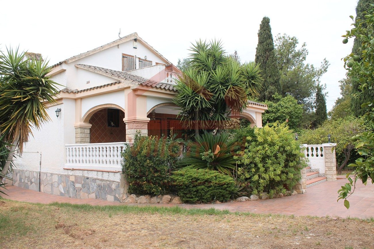 Jardí de Casa o xalet en venda en La Pobla de Vallbona amb Aire condicionat, Calefacció i Piscina