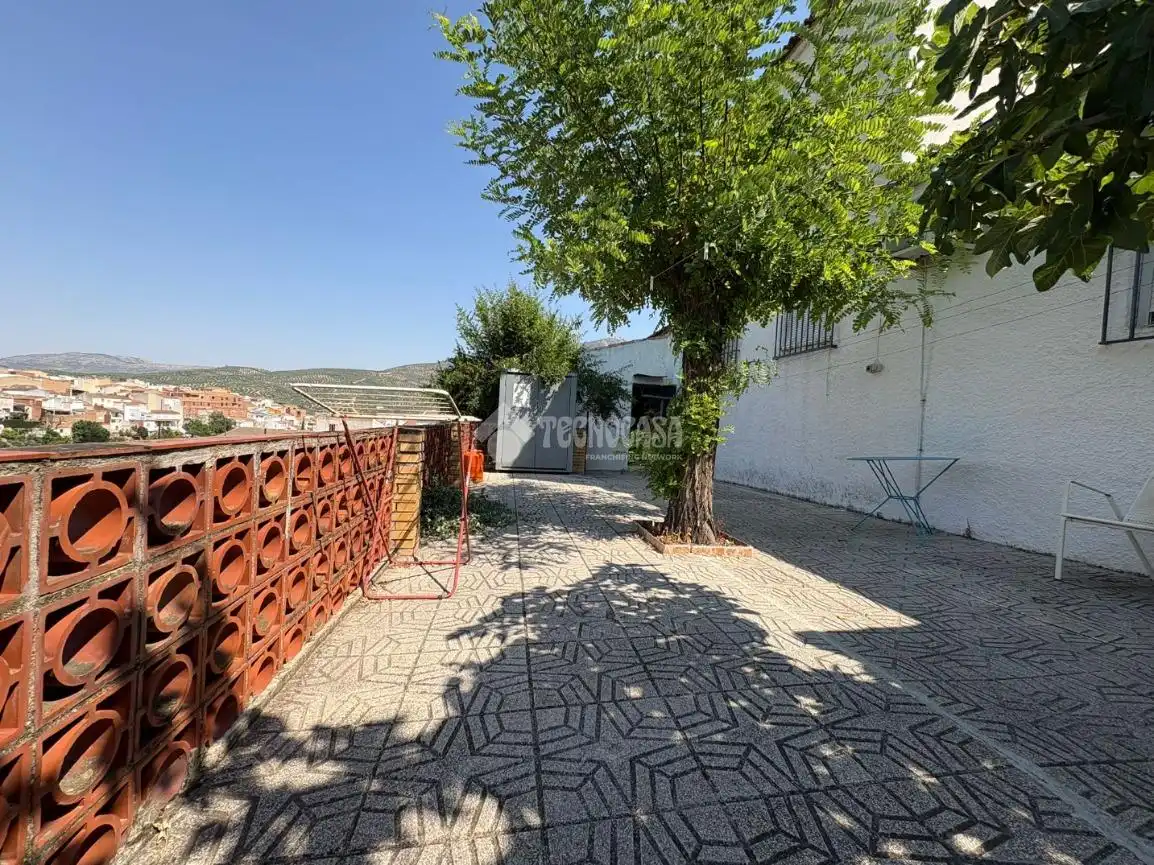 Vista exterior de Casa o xalet en venda en Fuensanta de Martos amb Aire condicionat, Calefacció i Balcó