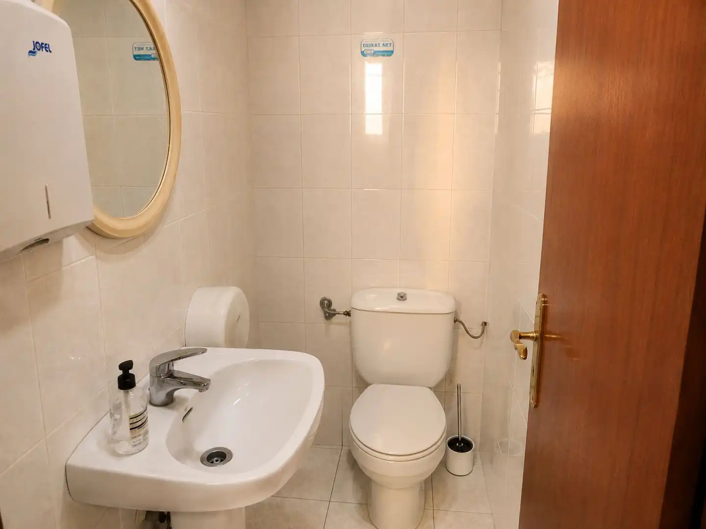Bathroom of Commercial properties for rent in Terrassa  with Air Conditioner, Terrace and Furnished