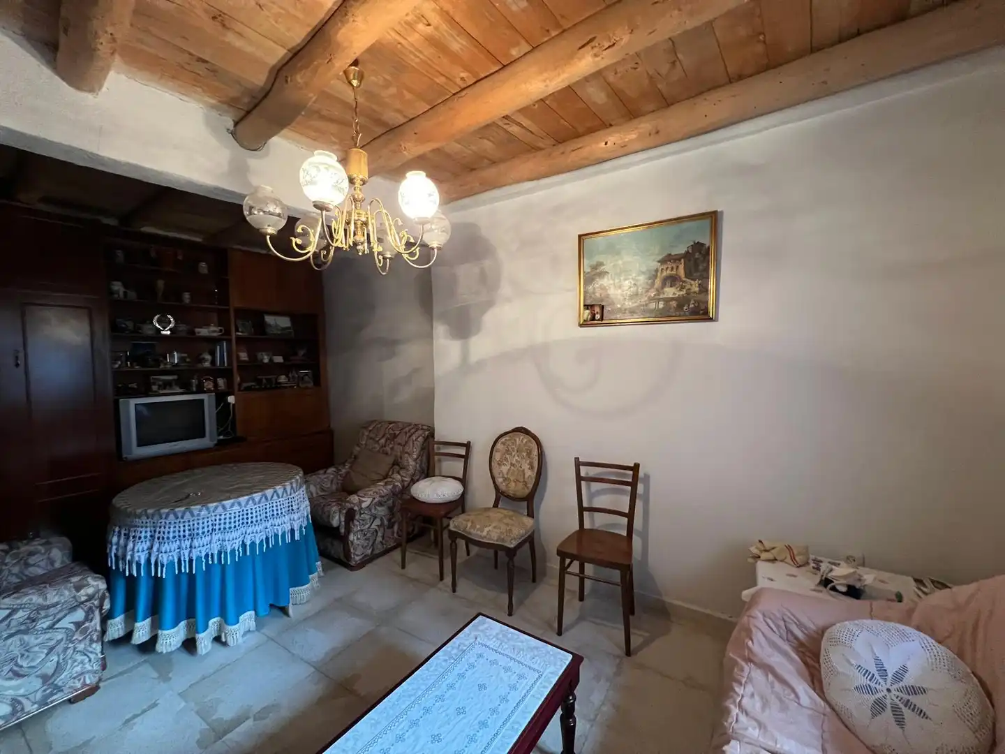 Sala d'estar de Finca rústica en venda en Urueñas amb Calefacció, Traster i Moblat