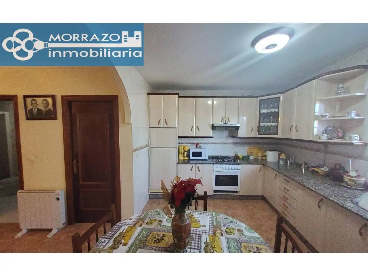 Cuina de Casa o xalet en venda en Bueu amb Calefacció, Parquet i Moblat