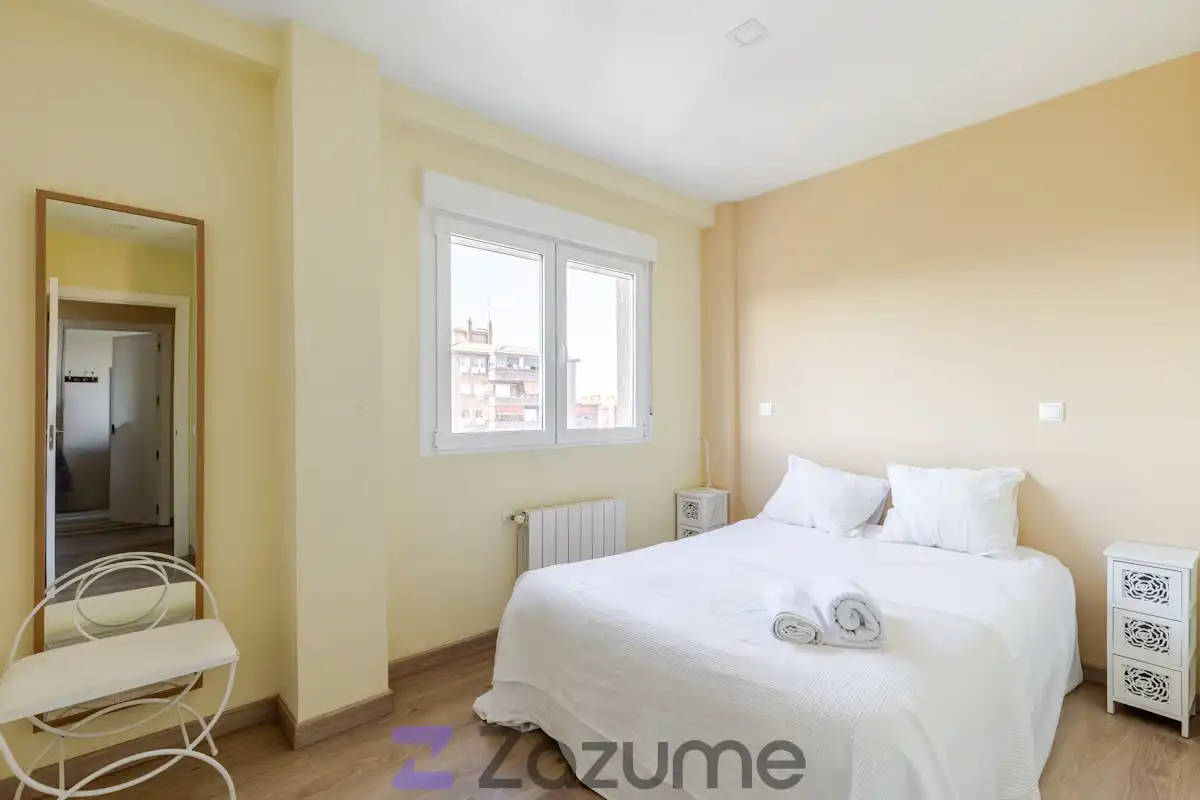 Bedroom of Flat for rent in Madrid  with Air Conditioner, Heating and Furnished