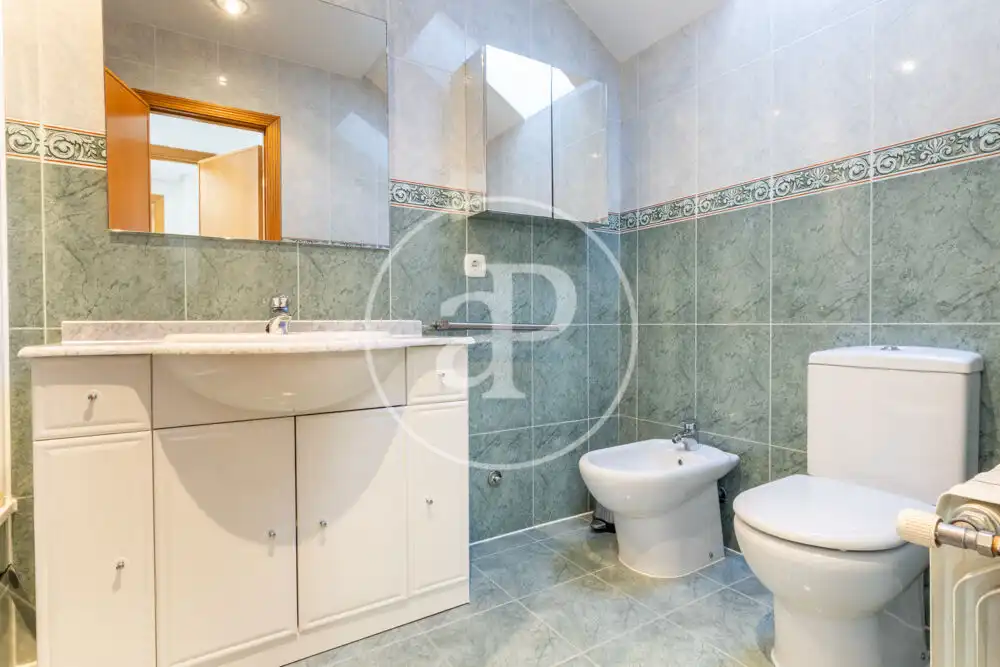 Baño de Ático de alquiler en Bétera con Aire acondicionado, Calefacción y Jardín privado