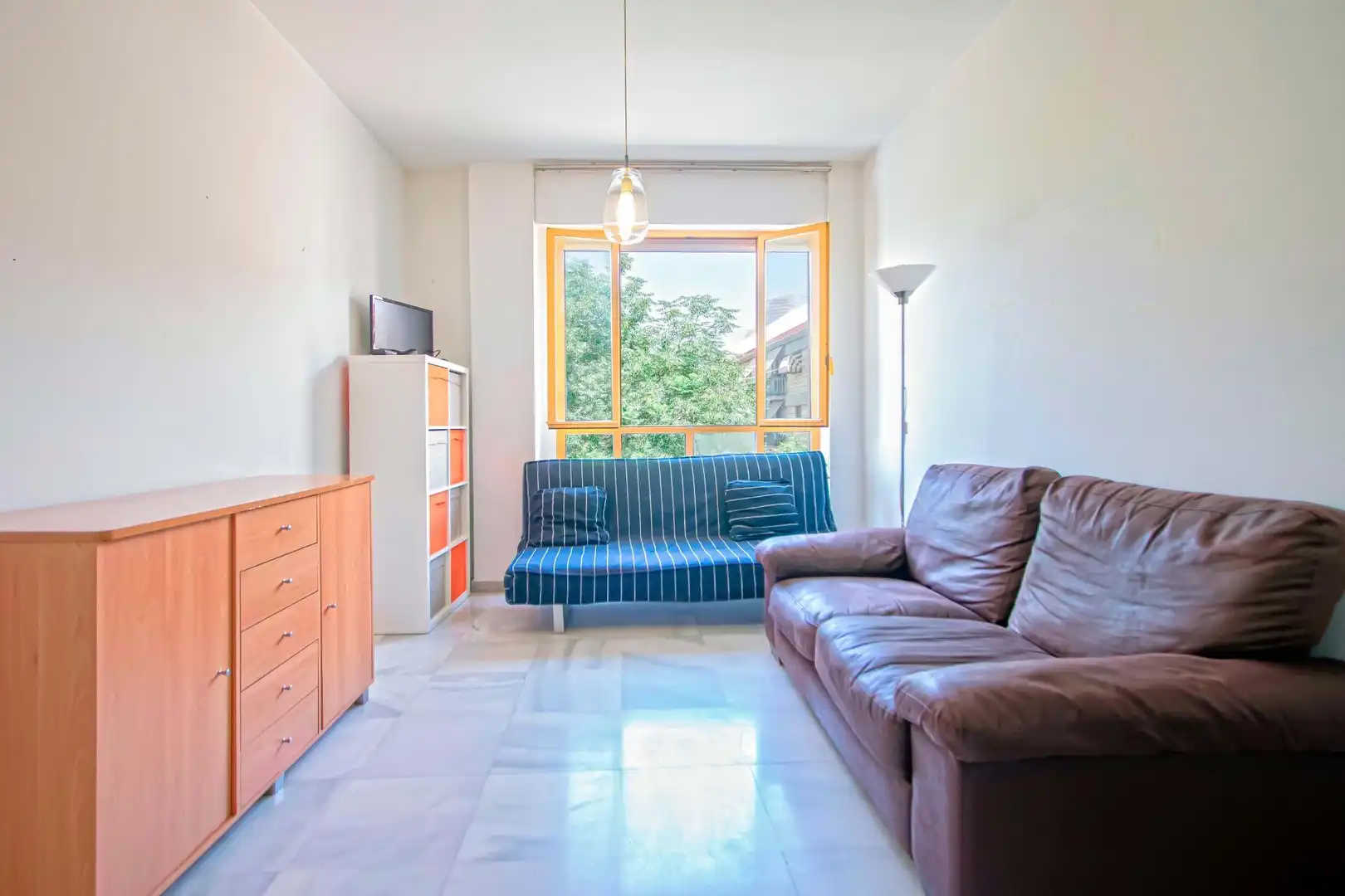 Living room of Flat for sale in Sevilla  with Air Conditioner and Heating