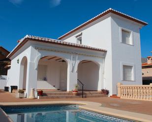 Vista exterior de Casa o xalet en venda en Beniarbeig amb Aire condicionat, Jardí privat i Terrassa