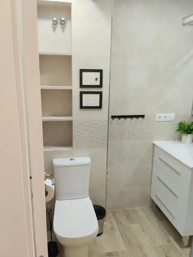 Badezimmer von Wohnung zur Miete in Málaga Capital mit Klimaanlage