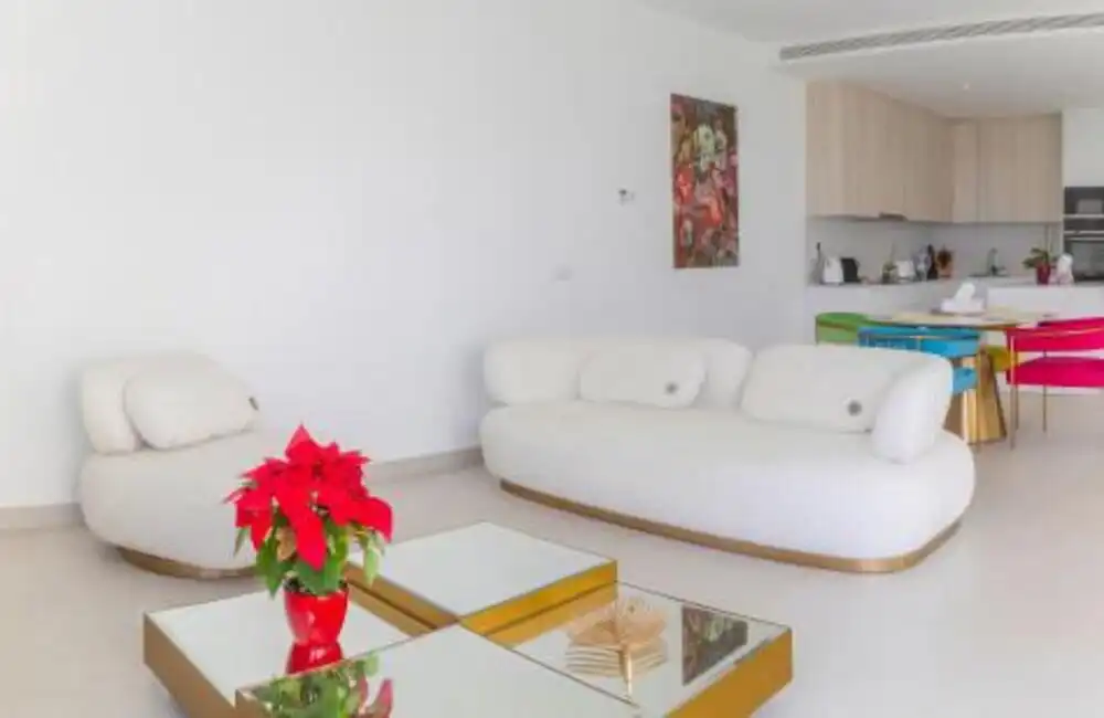 Wohnzimmer von Einfamilien-Reihenhaus zum Verkauf in Casares mit Klimaanlage, Privatgarten und Terrasse