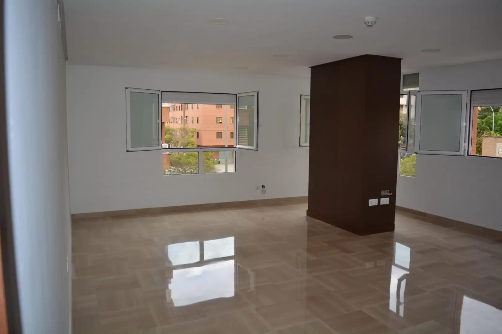 Oficina de alquiler en Barrio de Benicalap