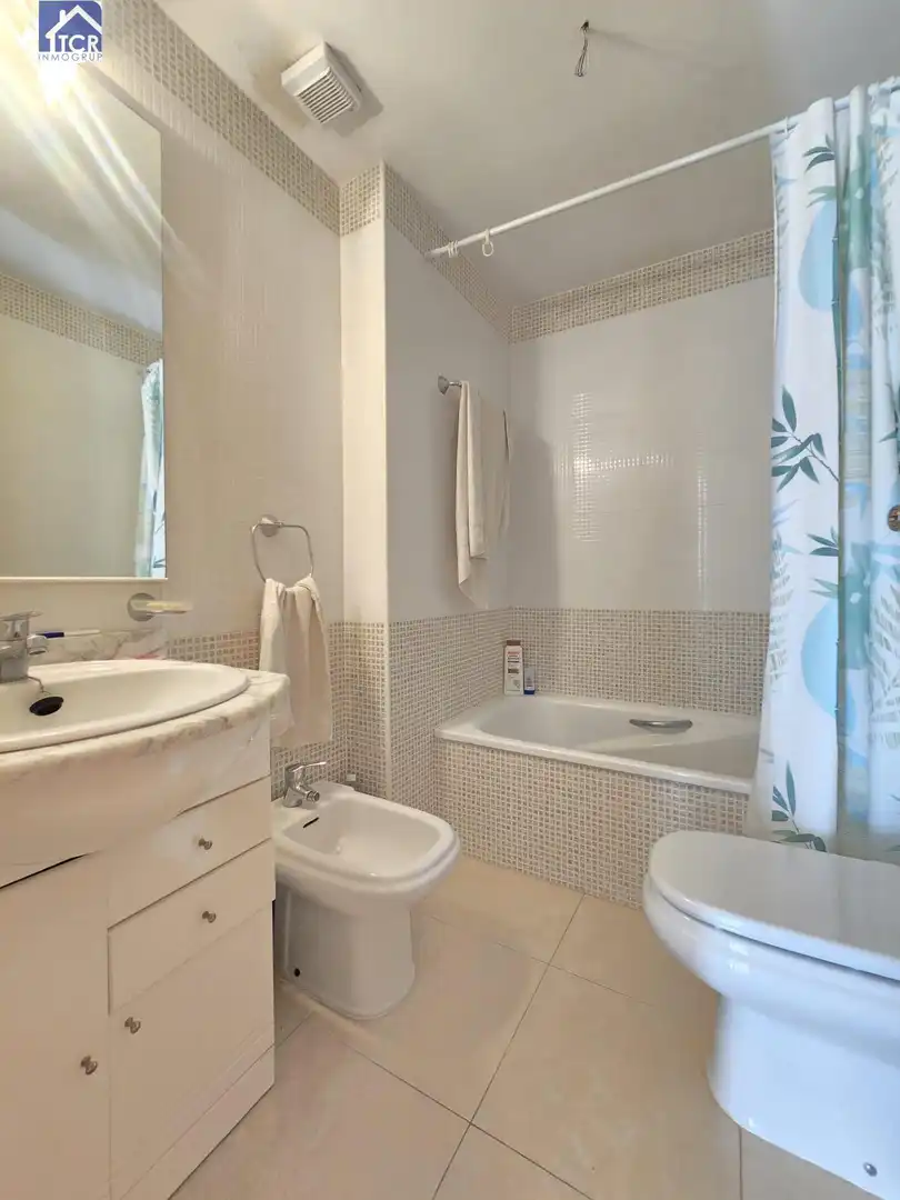 Badezimmer von Wohnung zum Verkauf in Camarles mit Klimaanlage, Balkon und Gemeinschaftspool