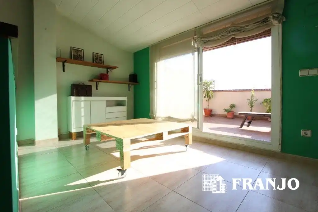 Vista exterior de Casa adosada en venta en Sabadell con Aire acondicionado, Calefacción y Jardín privado