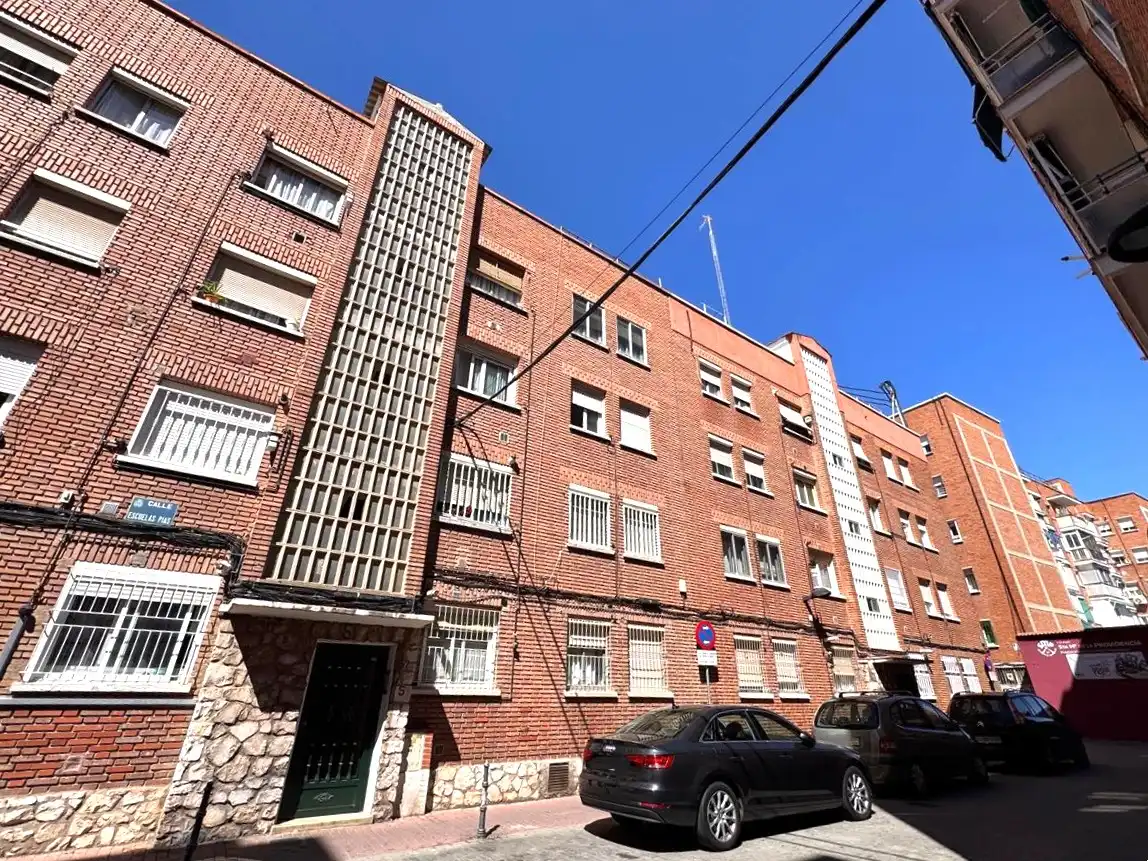 Vista exterior de Piso en venta en Alcalá de Henares