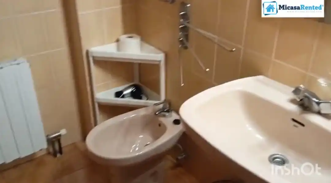 Bany de Apartament de lloguer en Santander amb Parquet, Terrassa i Moblat
