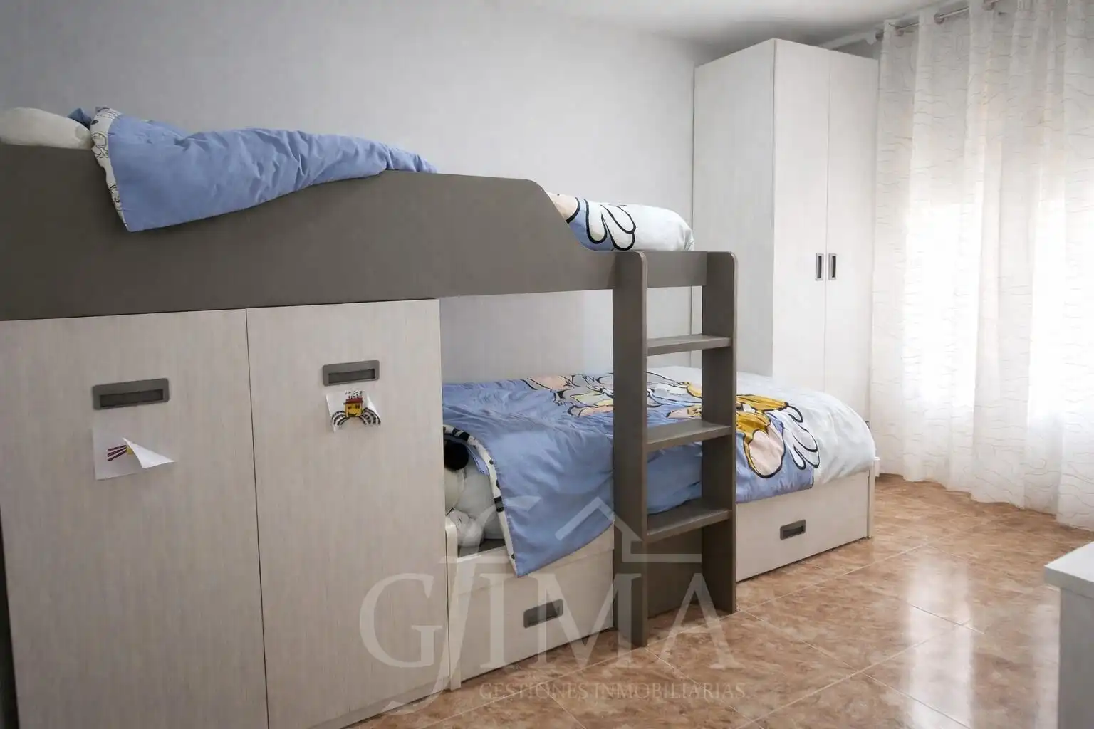 Dormitori de Casa o xalet en venda en Tomelloso amb Aire condicionat, Calefacció i Terrassa