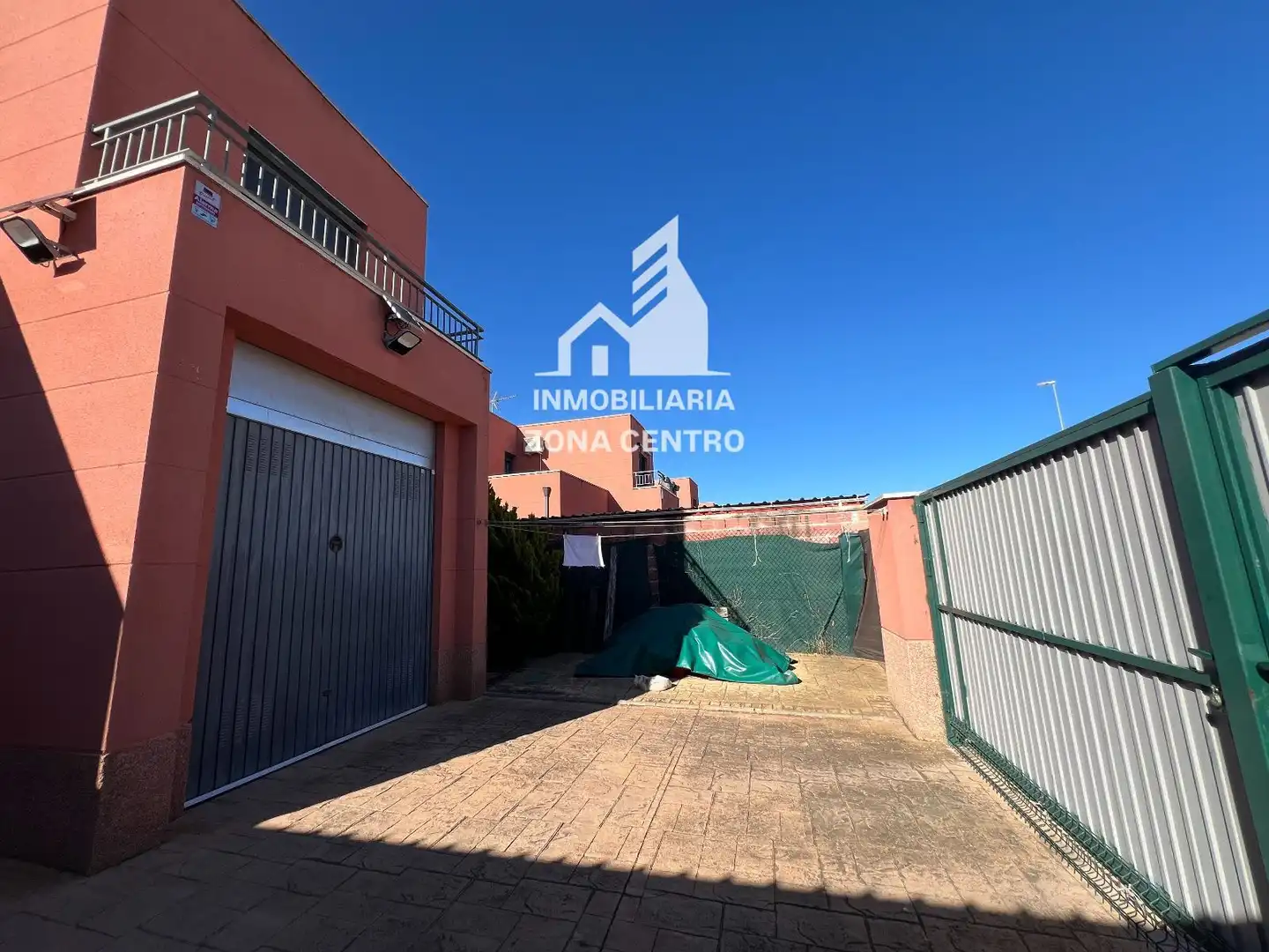 Vista exterior de Casa o xalet en venda en Grijota amb Calefacció, Jardí privat i Terrassa