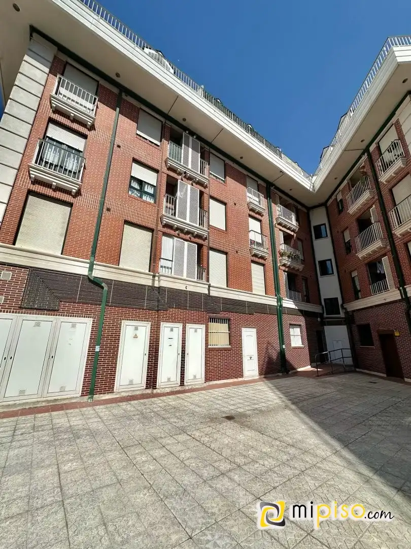 Vista exterior de Pis en venda en Colindres amb Calefacció, Terrassa i Moblat