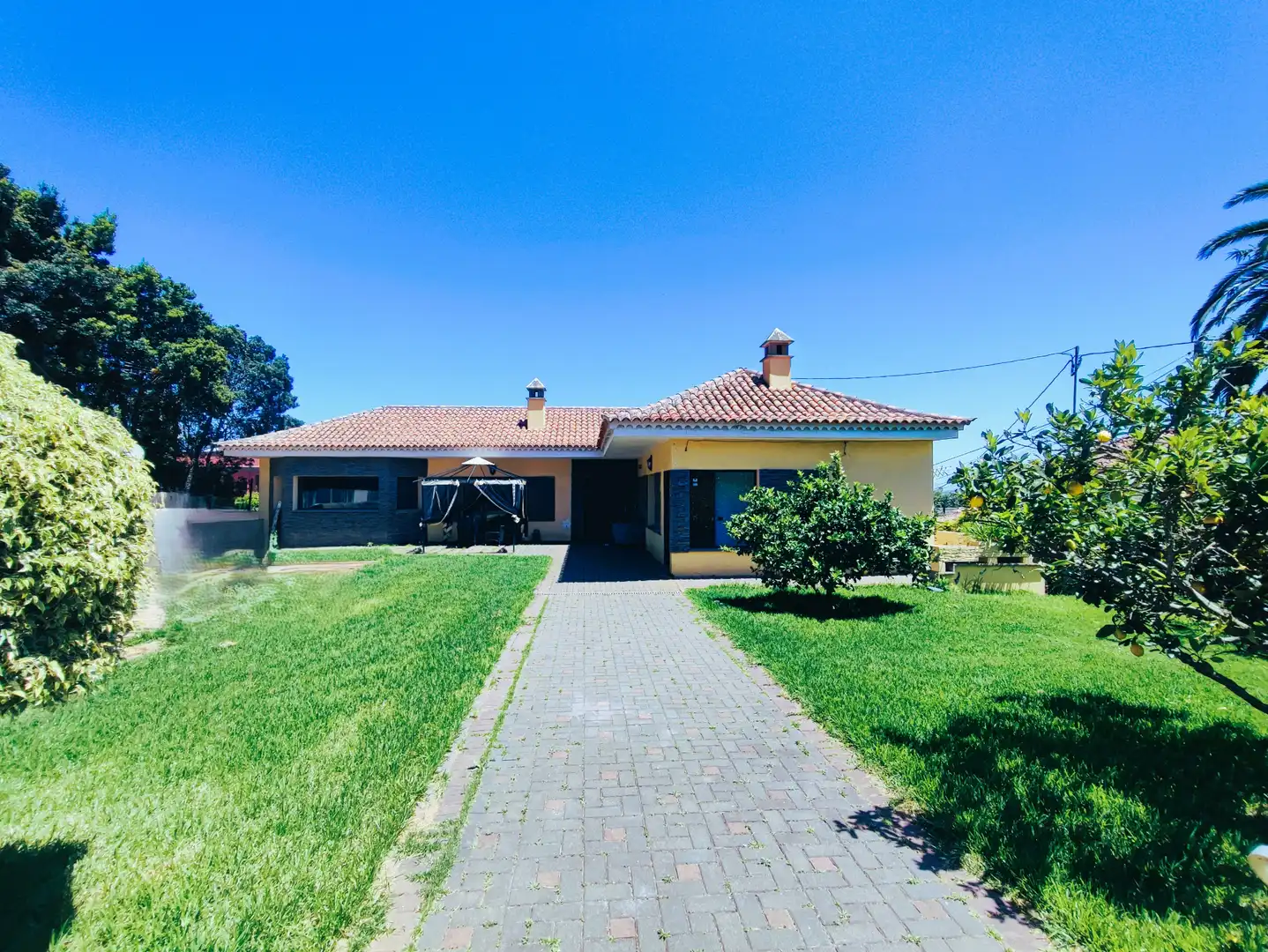 Vista exterior de Casa o xalet en venda en San Cristóbal de la Laguna amb Jardí privat, Terrassa i Traster