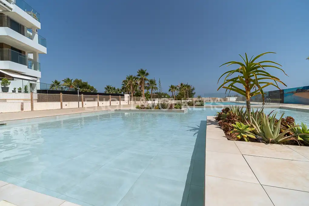 Schwimmbecken von Wohnung zur Miete in Dénia mit Klimaanlage, Heizung und Privatgarten