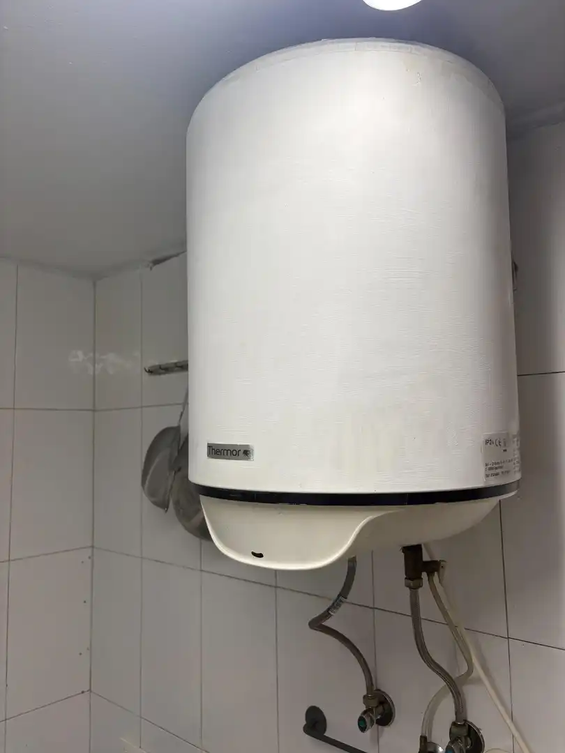 Badezimmer von Geschaftsraum zur Miete in Oviedo  mit Möbliert