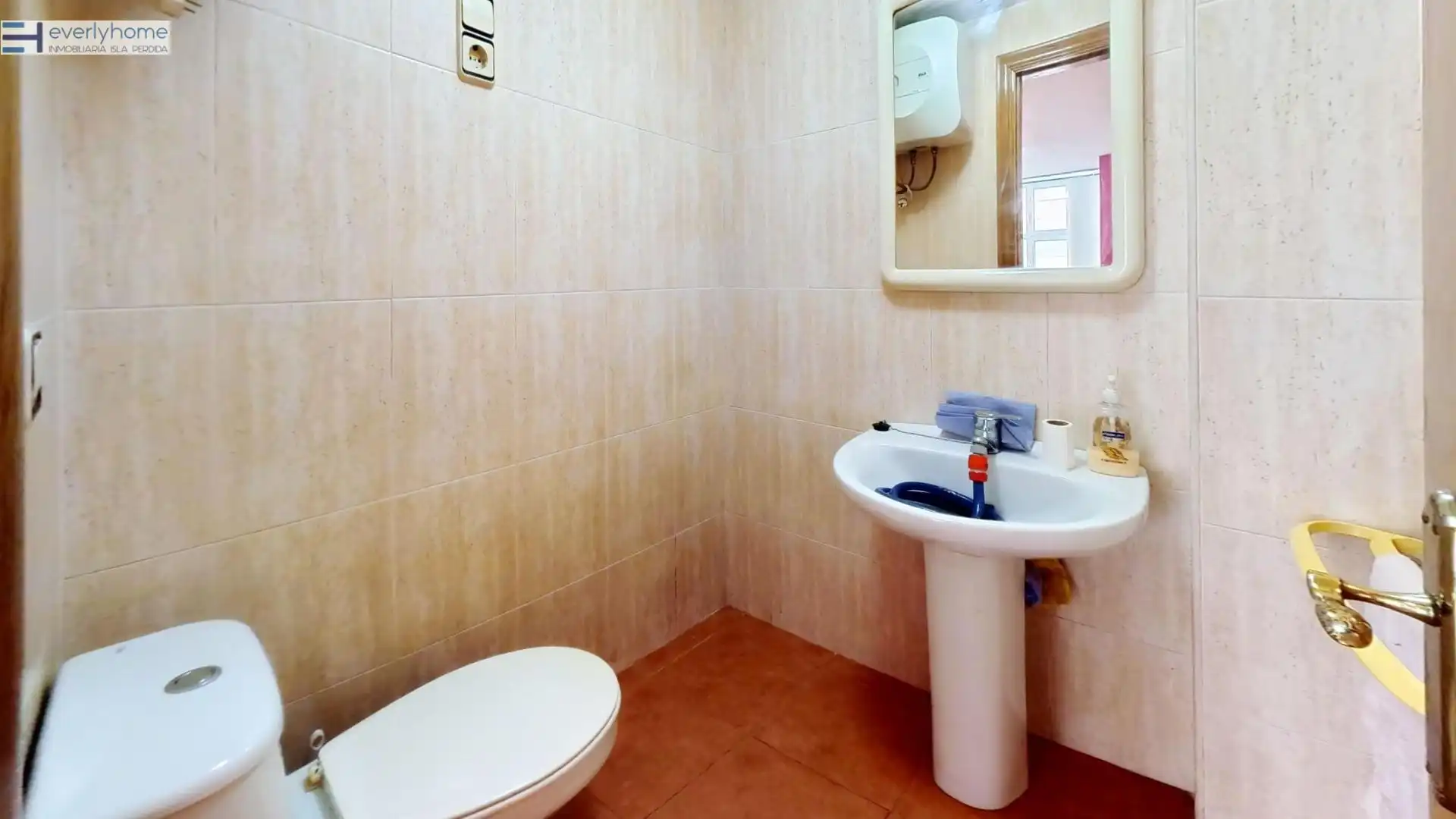 Bathroom of Commercial properties for rent in El Pla del Real