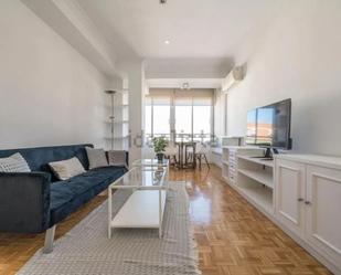 Living room of Flat to rent in  Madrid Capital  with Air Conditioner, Heating and Furnished