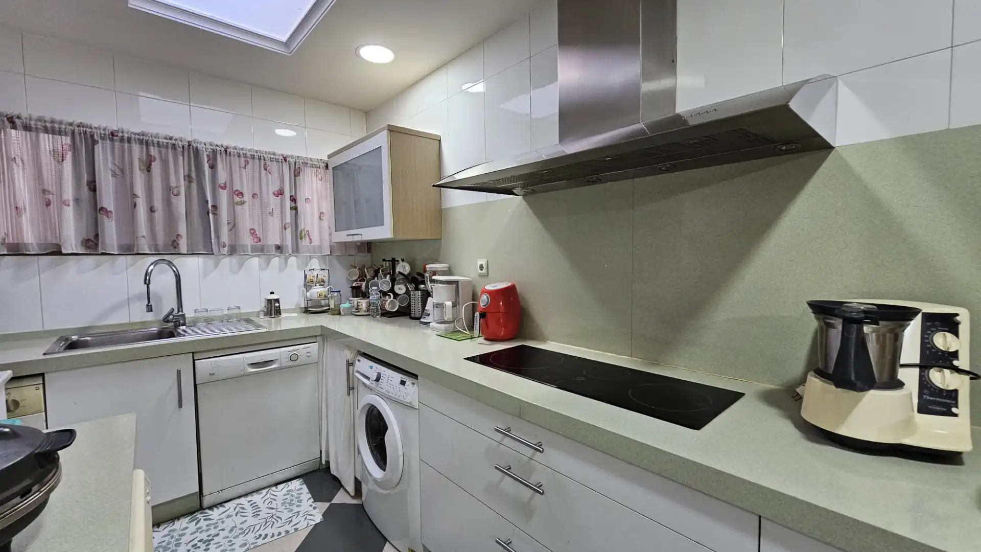 Kitchen of Detached homes for sale in Jerez de la Frontera  with Air Conditioner, Private garden and Terrace
