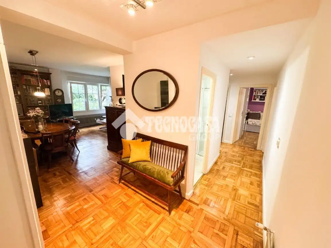 Habitación de Piso en venta en Madrid con Calefacción, Parquet y Terraza