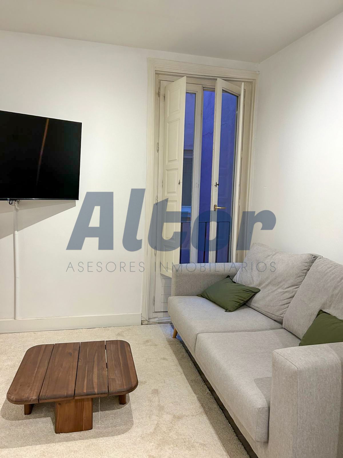 Sala d'estar de Àtic de lloguer en  Madrid Capital amb Aire condicionat, Calefacció i Moblat