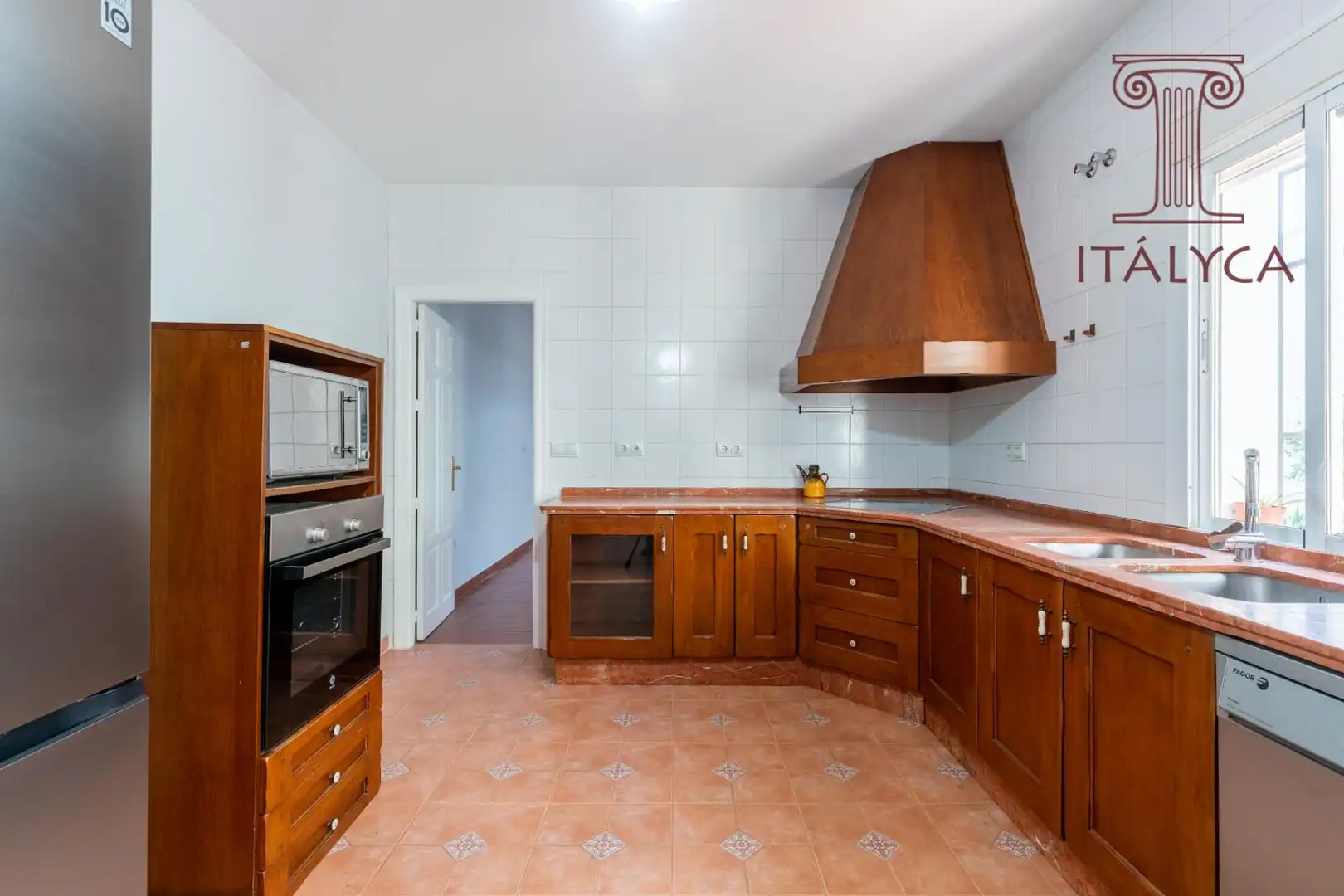 Cuina de Casa o xalet en venda en Bormujos amb Aire condicionat, Calefacció i Jardí privat