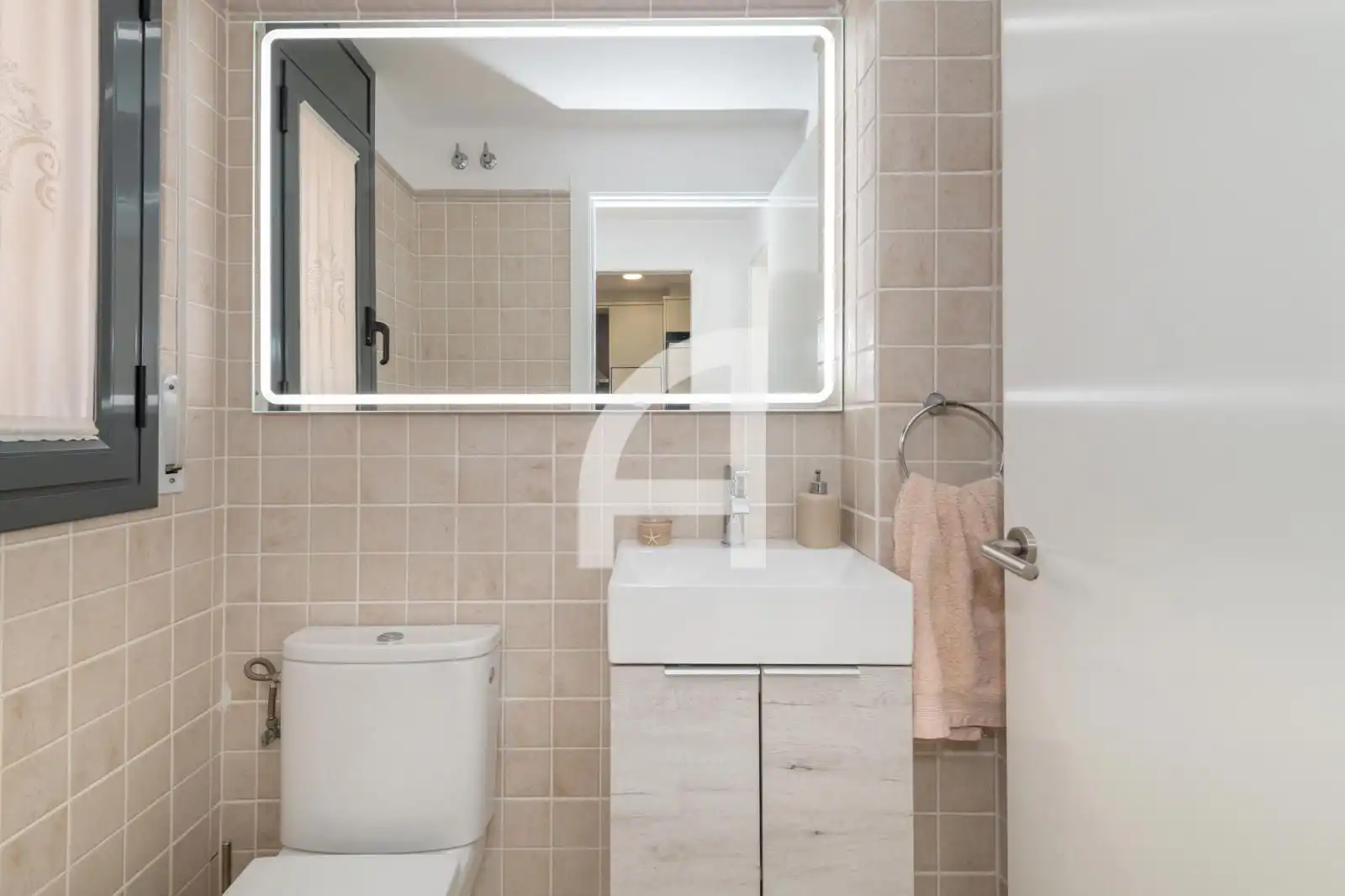 Badezimmer von Einfamilien-Reihenhaus zum Verkauf in Castell d'Aro, Platja d'Aro i s'Agaró mit Klimaanlage, Privatgarten und Terrasse