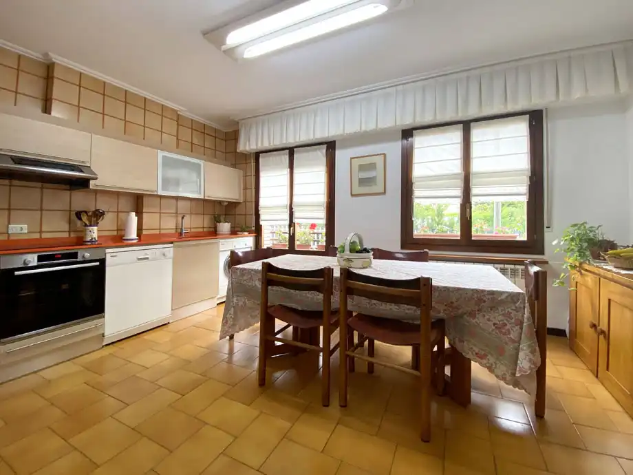 Cocina de Casa o chalet en venta en Vitoria - Gasteiz con Calefacción, Jardín privado y Parquet