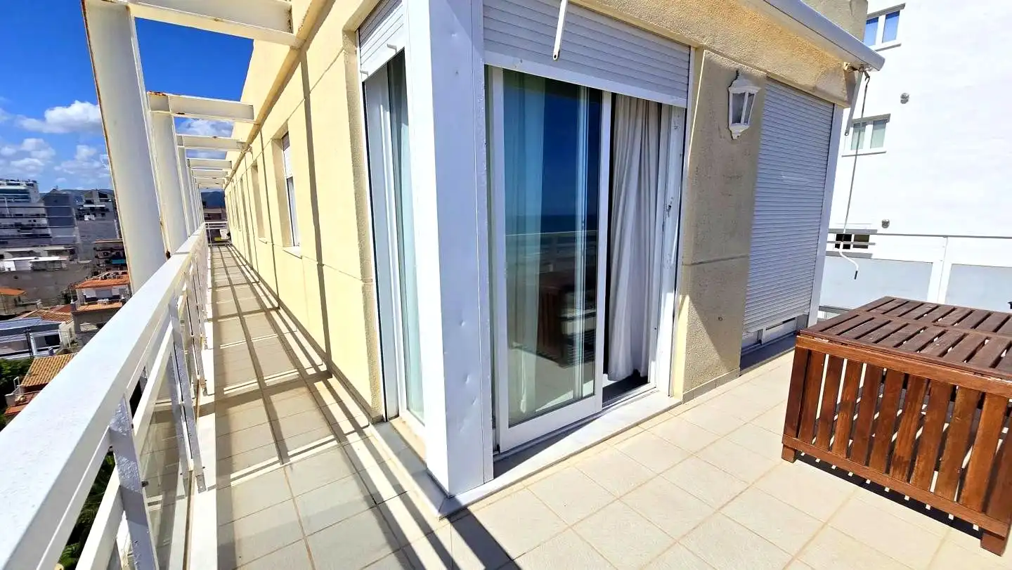 Attico con piscina in affitto a Passeig Marítim de Neptú 25, imagen 4