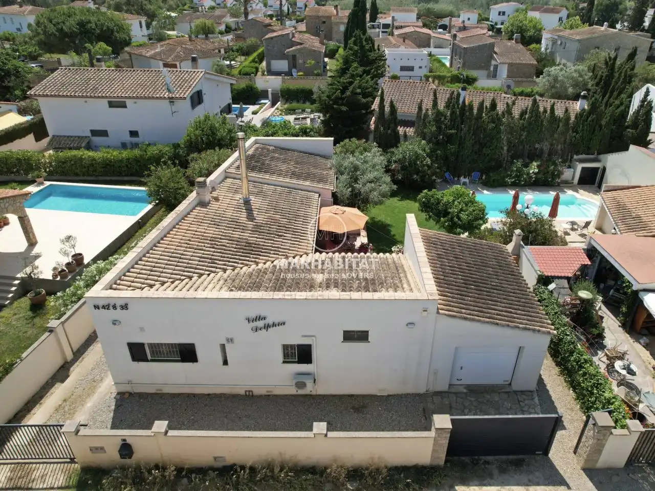 Vista exterior de Casa o xalet en venda en L'Escala amb Aire condicionat, Jardí privat i Terrassa