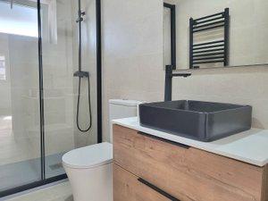 Bathroom of Flat to rent in  Madrid Capital  with Heating, Terrace and Community pool