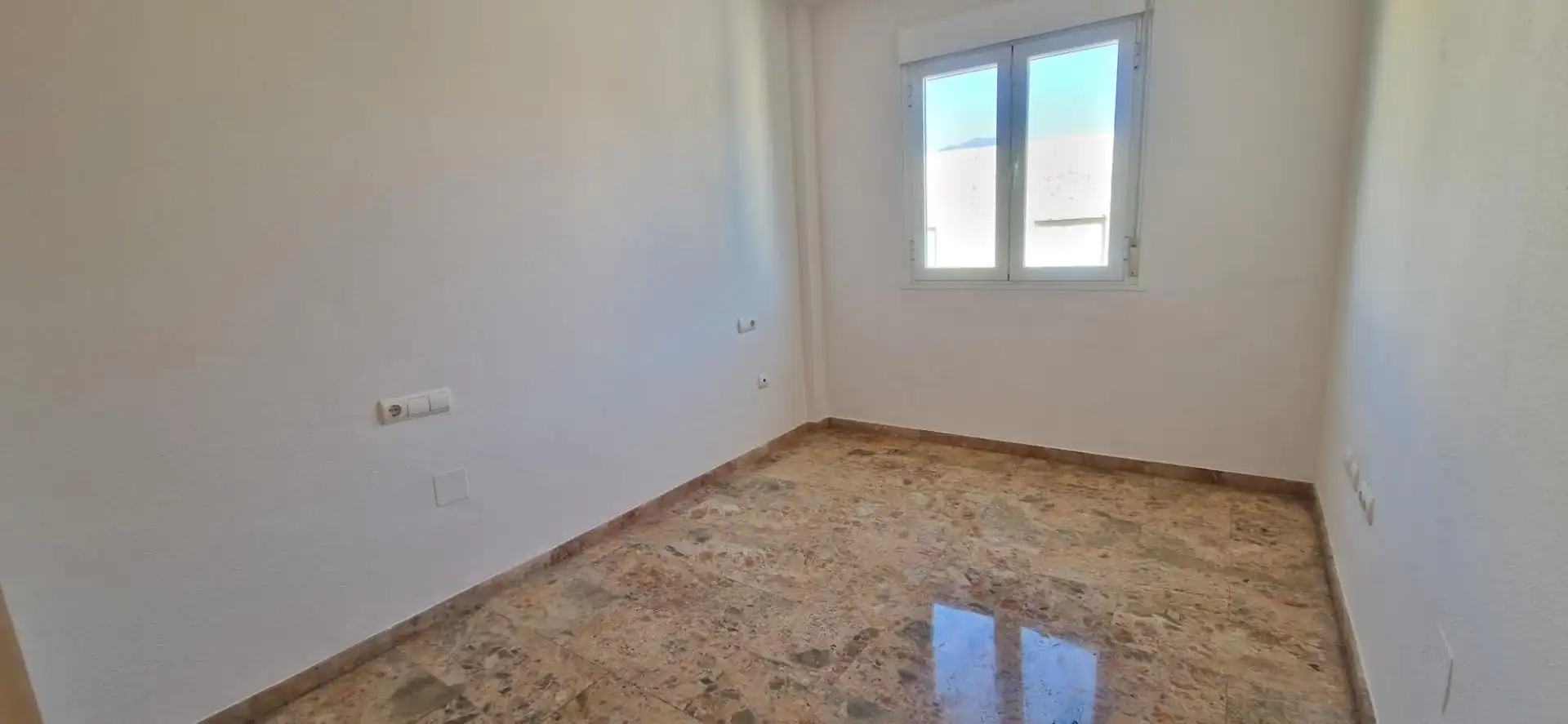 Bedroom of Flat for sale in Fuengirola