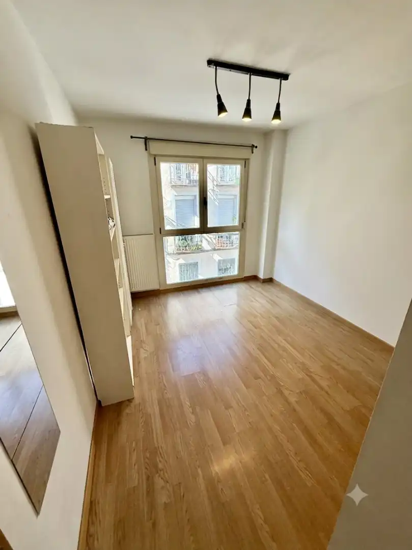 Habitación de Piso en venta en Madrid con Calefacción, Terraza y Trastero