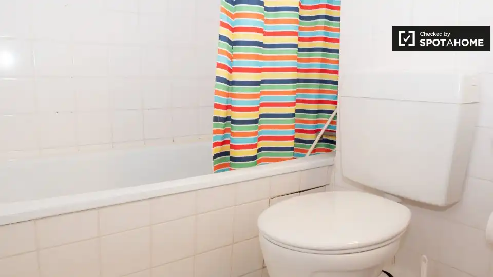 Bathroom of Study for share in Colmenar de Oreja, Madrid