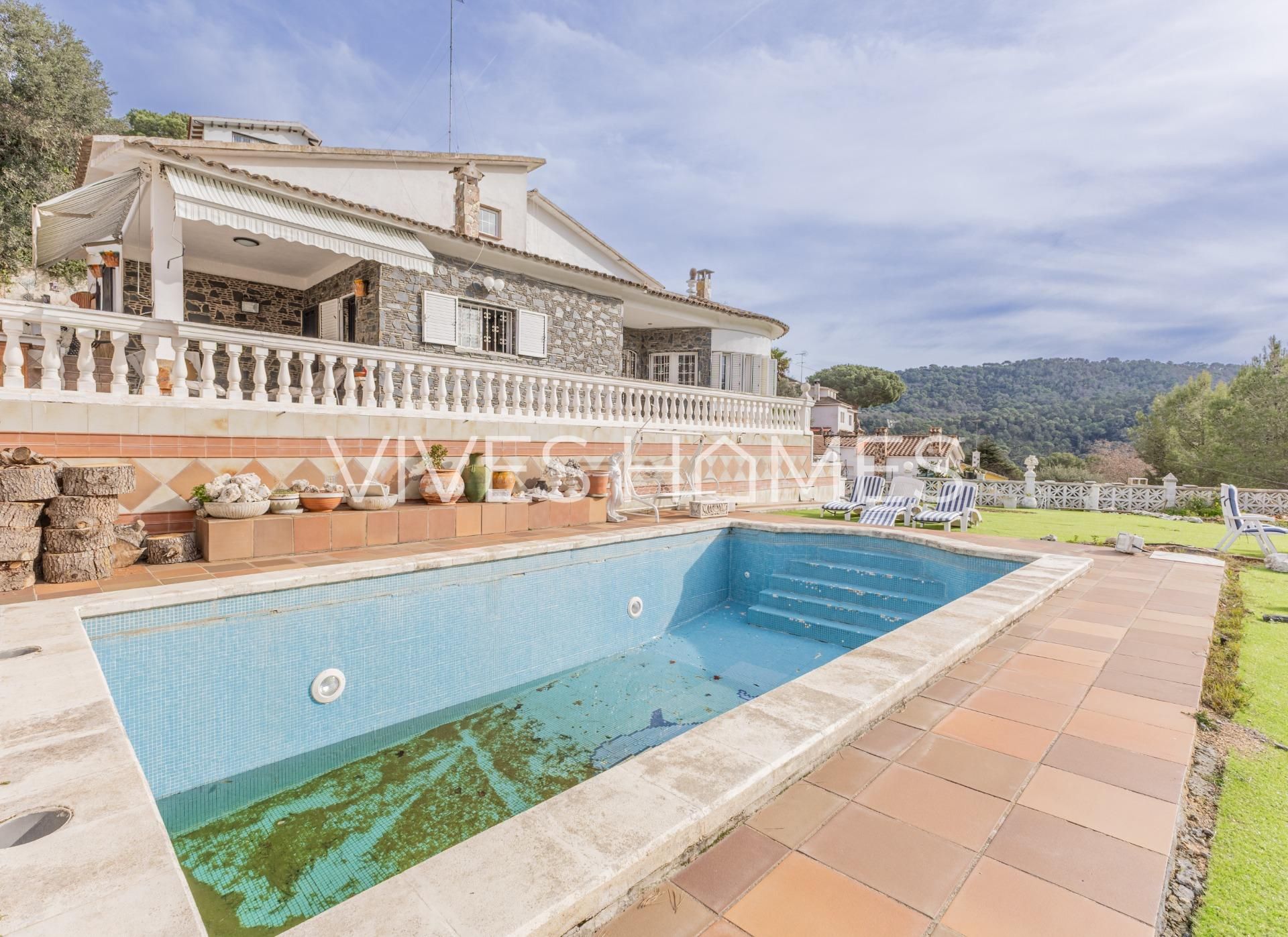Vista exterior de Casa o xalet en venda en Argentona amb Aire condicionat, Calefacció i Jardí privat