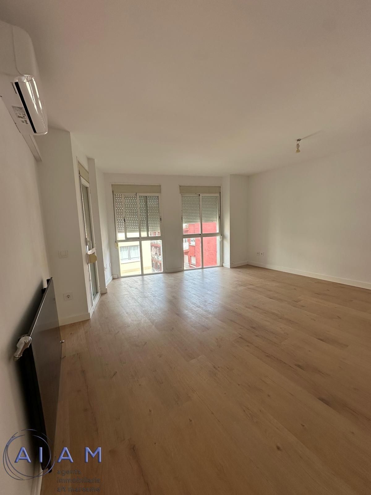 Living room of Flat for sale in Pineda de Mar  with Air Conditioner, Heating and Parquet flooring
