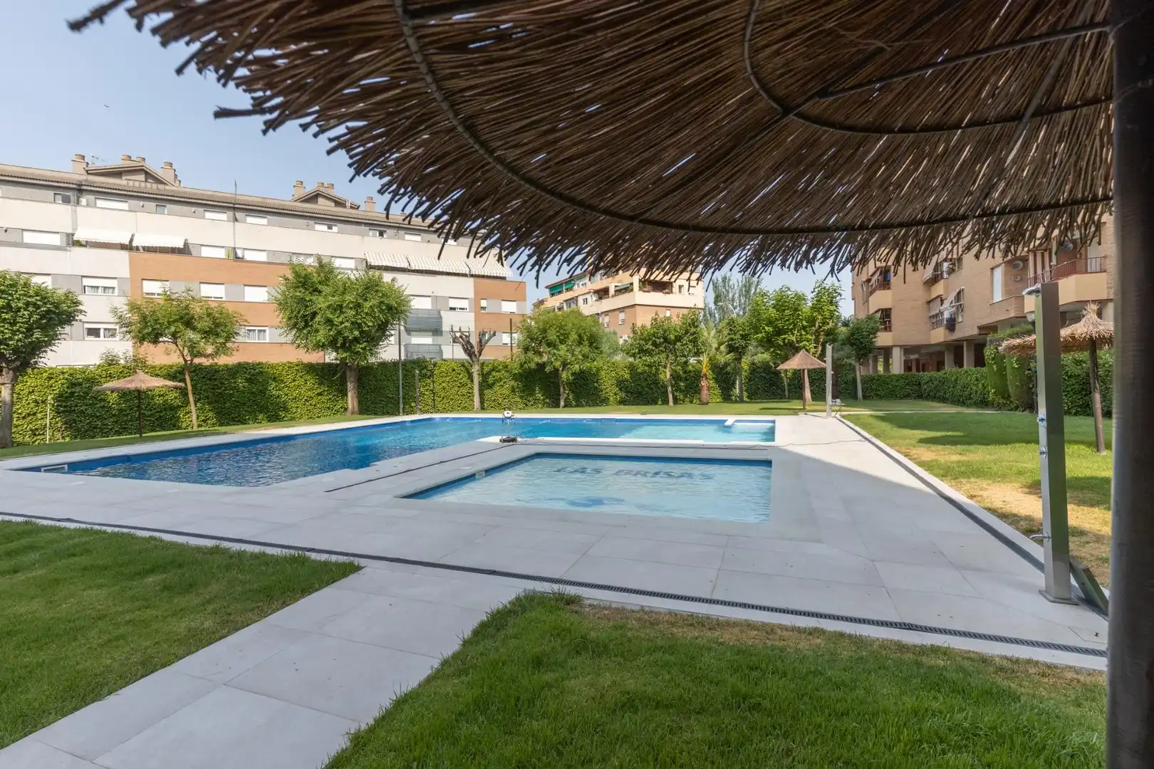 Piscina de Pis en venda en Granada amb Aire condicionat, Balcó i Piscina comunitària