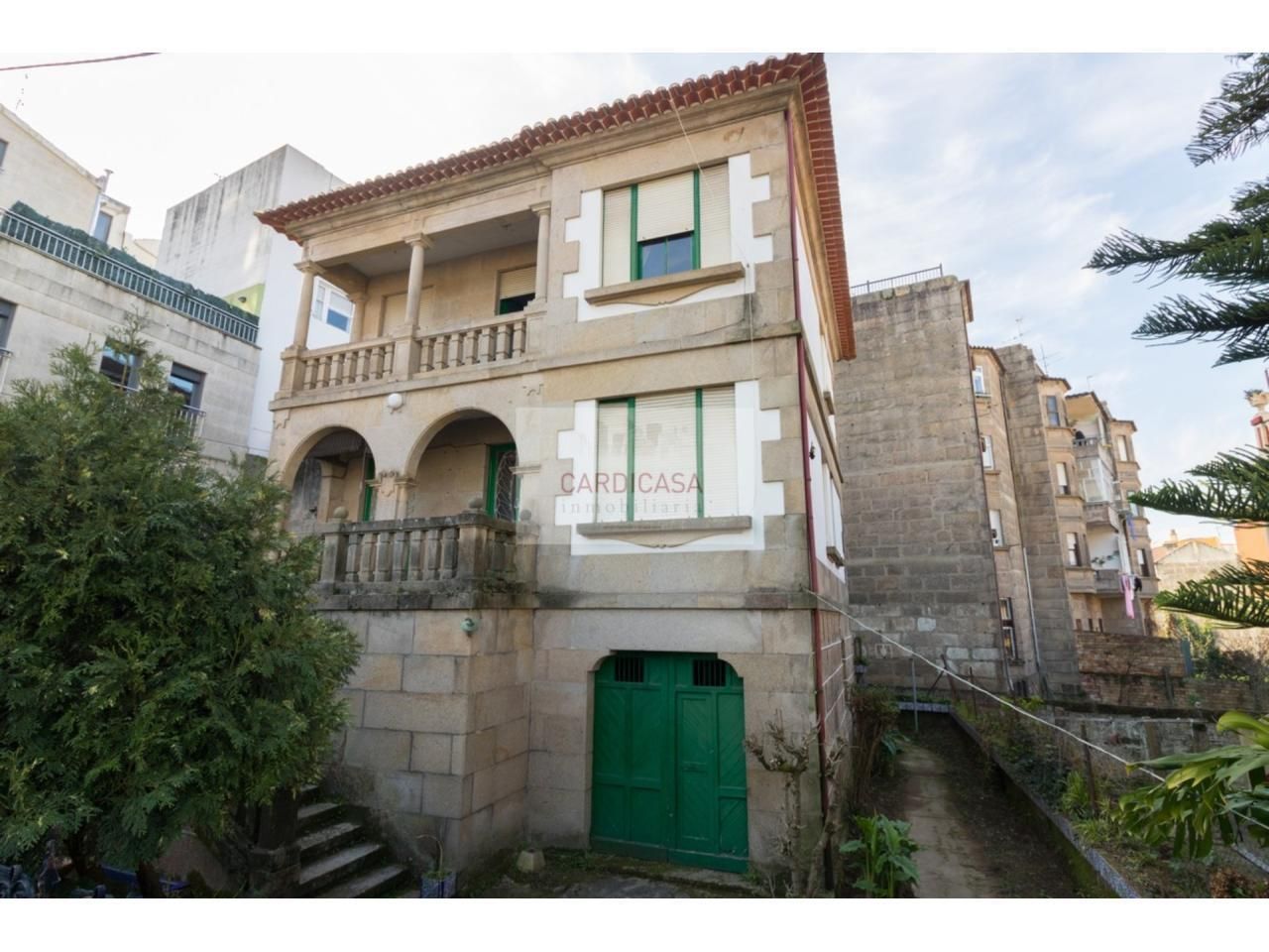 Vista exterior de Casa o xalet en venda en Vigo  amb Calefacció, Jardí privat i Terrassa