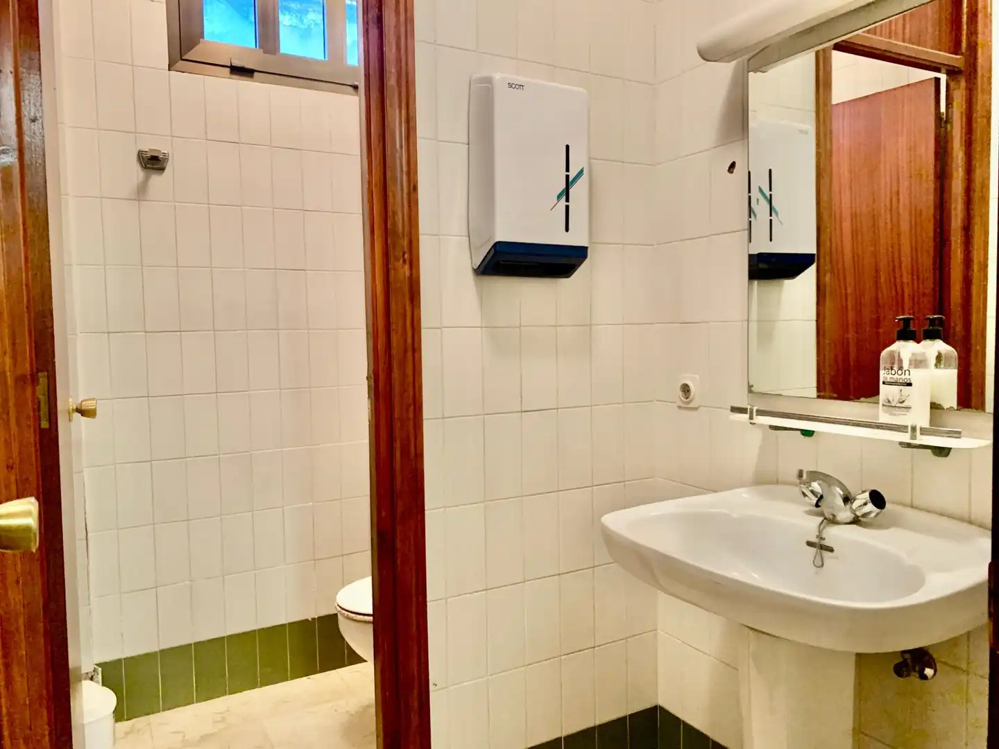 Baño de Local de alquiler en Cantillana