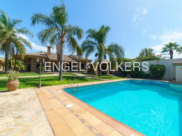 Casa con piscina en venta en Los Franceses – La Vega