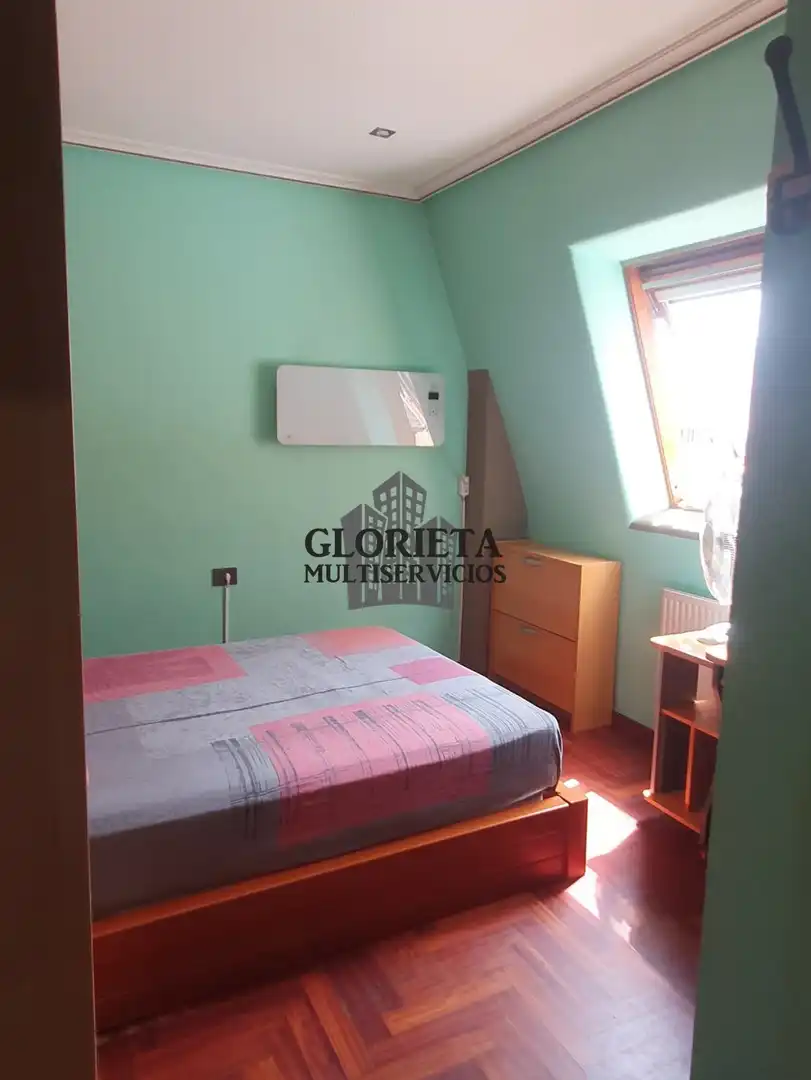 Schlafzimmer von Dachboden zum Verkauf in Vigo  mit Klimaanlage, Heizung und Parkett