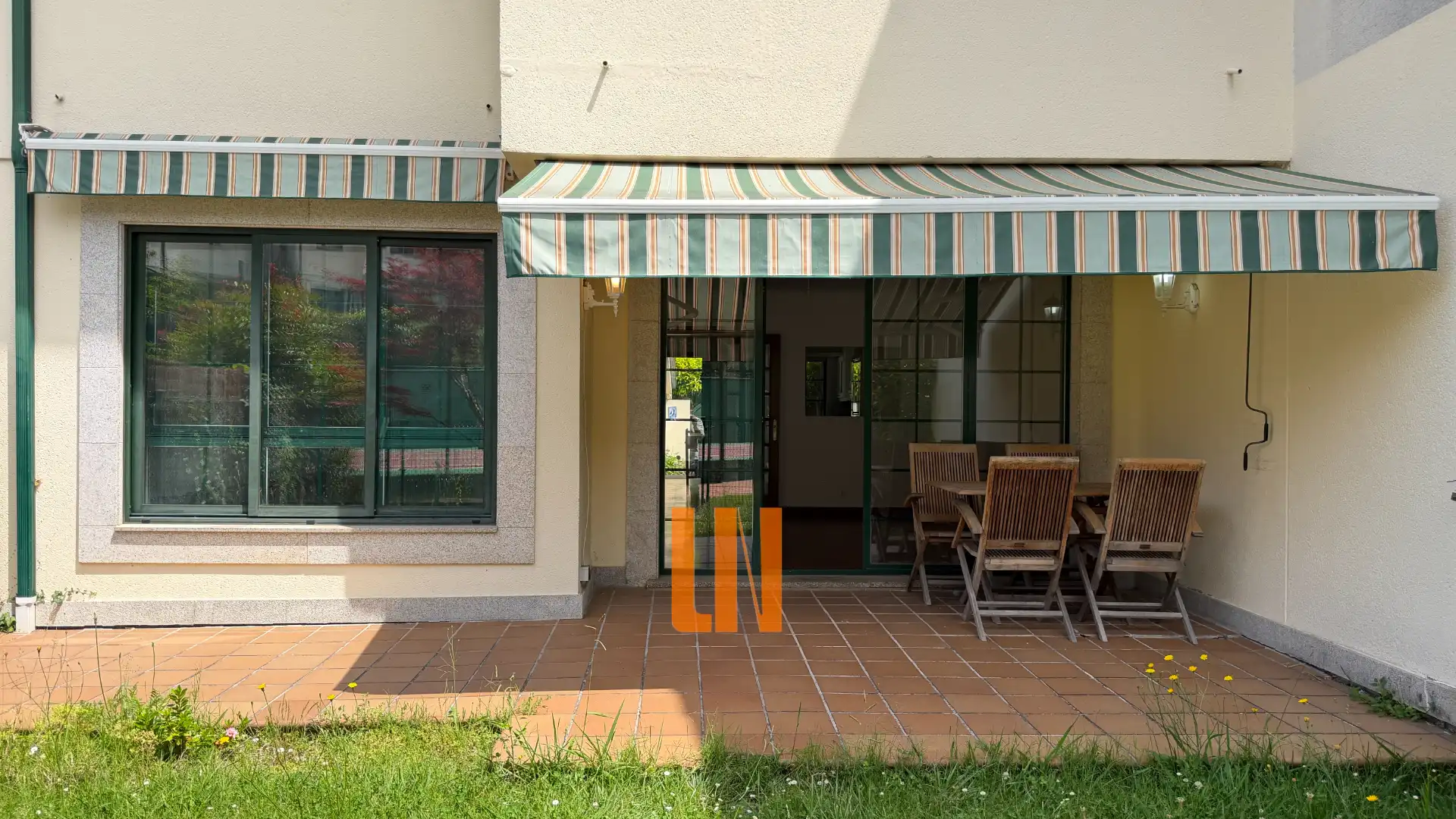 Terraza de Casa adosada en venta en Oleiros con Calefacción, Jardín privado y Parquet