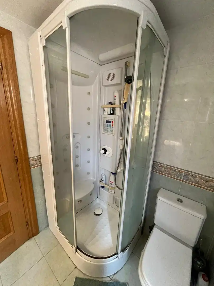 Baño de Casa adosada en venta en Zaragoza con Aire acondicionado, Calefacción y Jardín privado